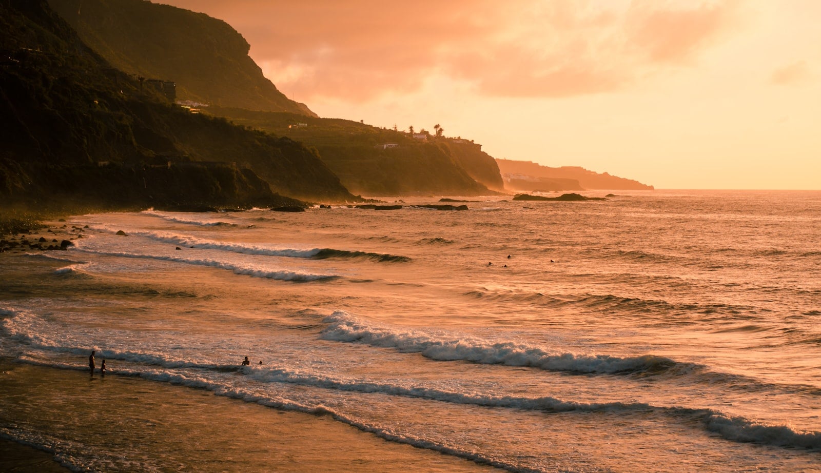 Golden light over the Pacific at Sunset Cliffs